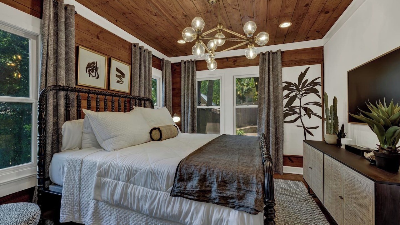 Photo of Bedroom in South River City