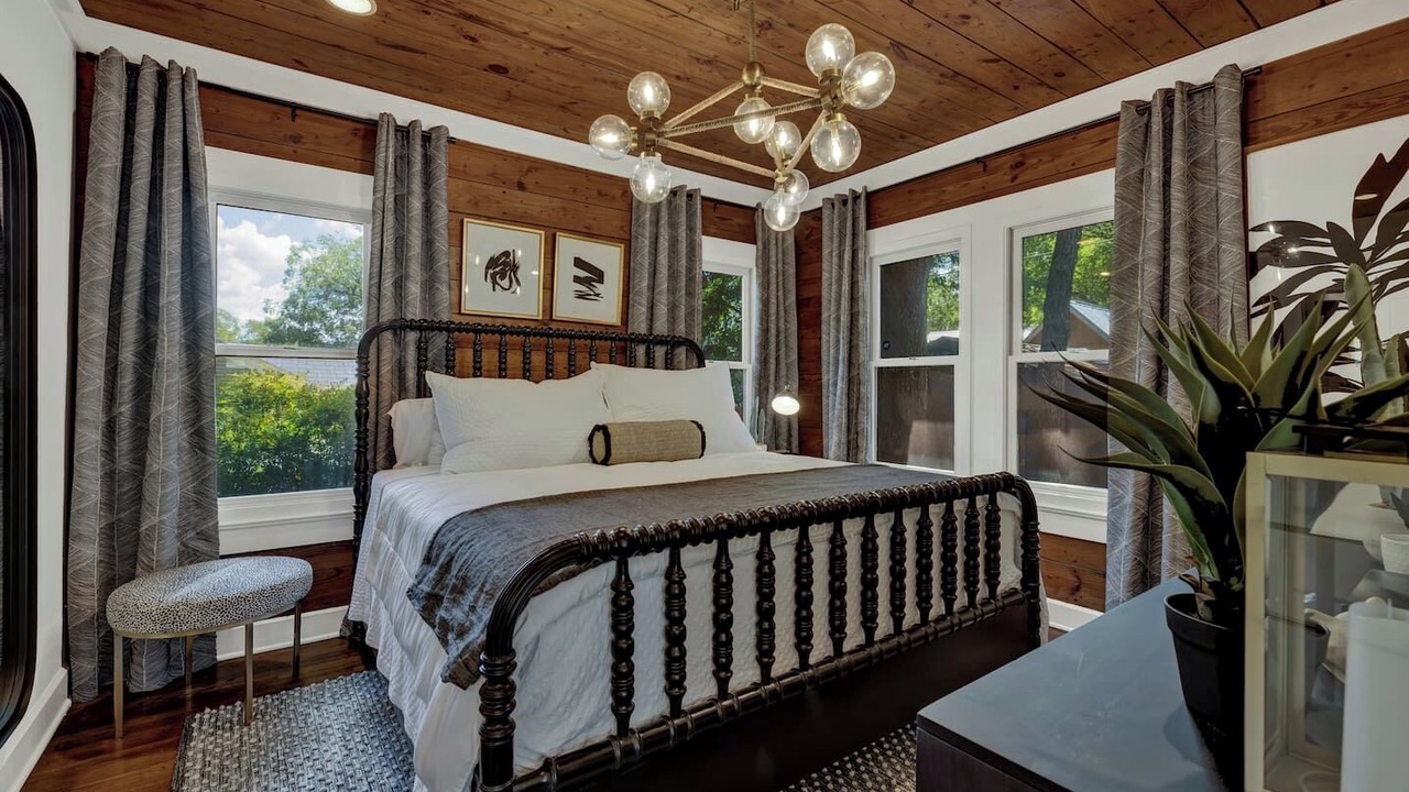 Photo of Bedroom in South River City