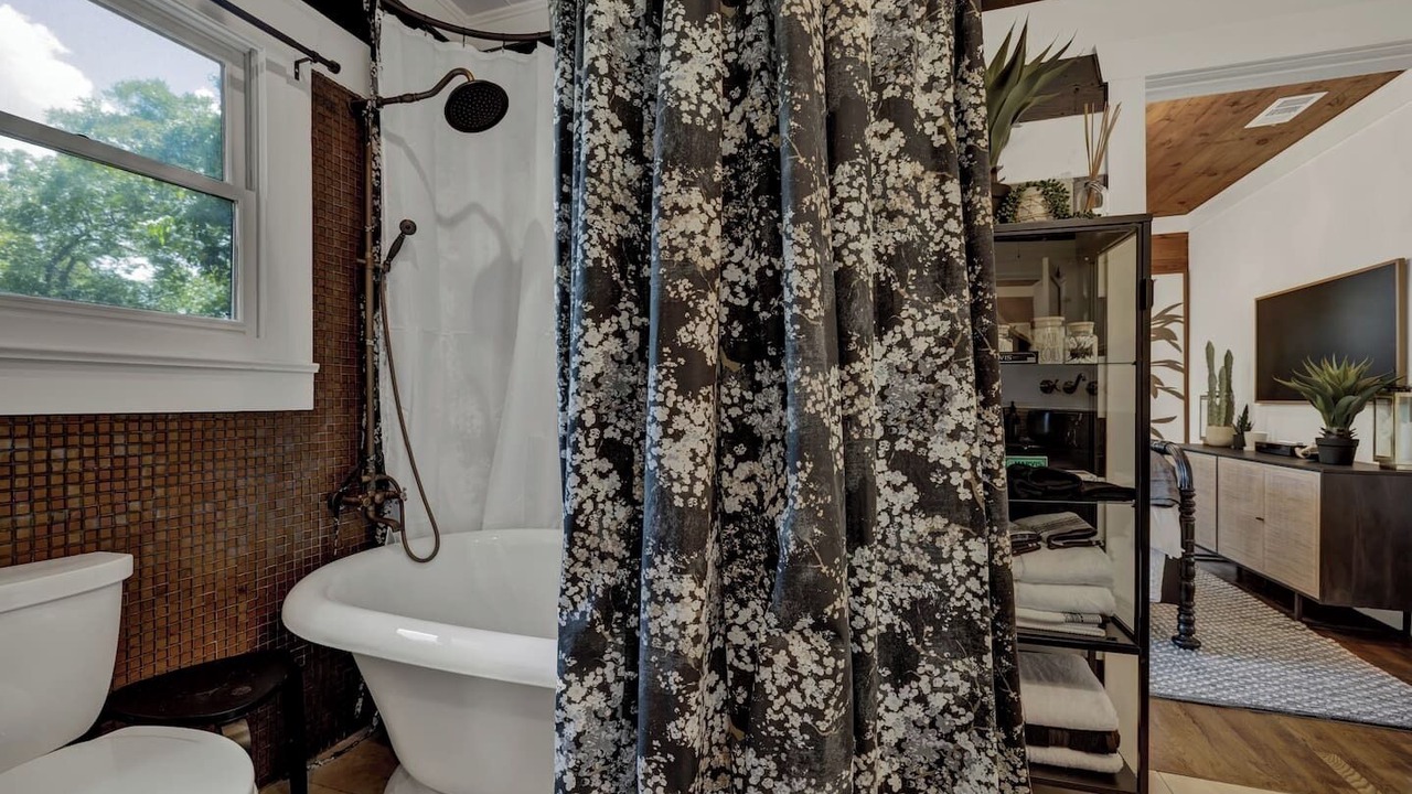 Photo of Bathroom in South River City