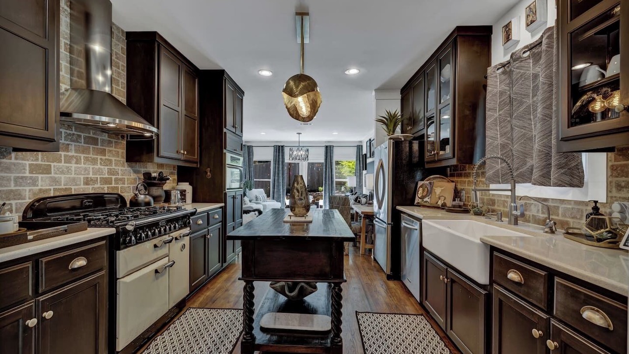 Photo of Kitchen in South River City