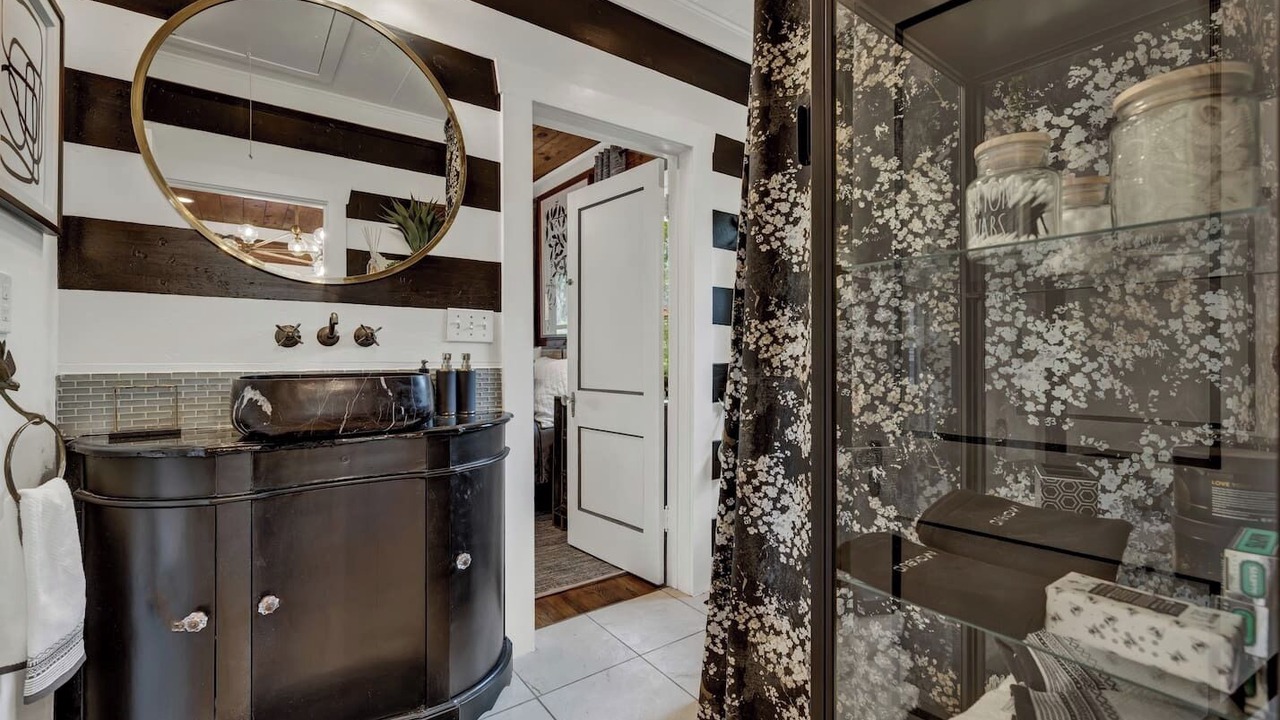 Photo of Bathroom in South River City