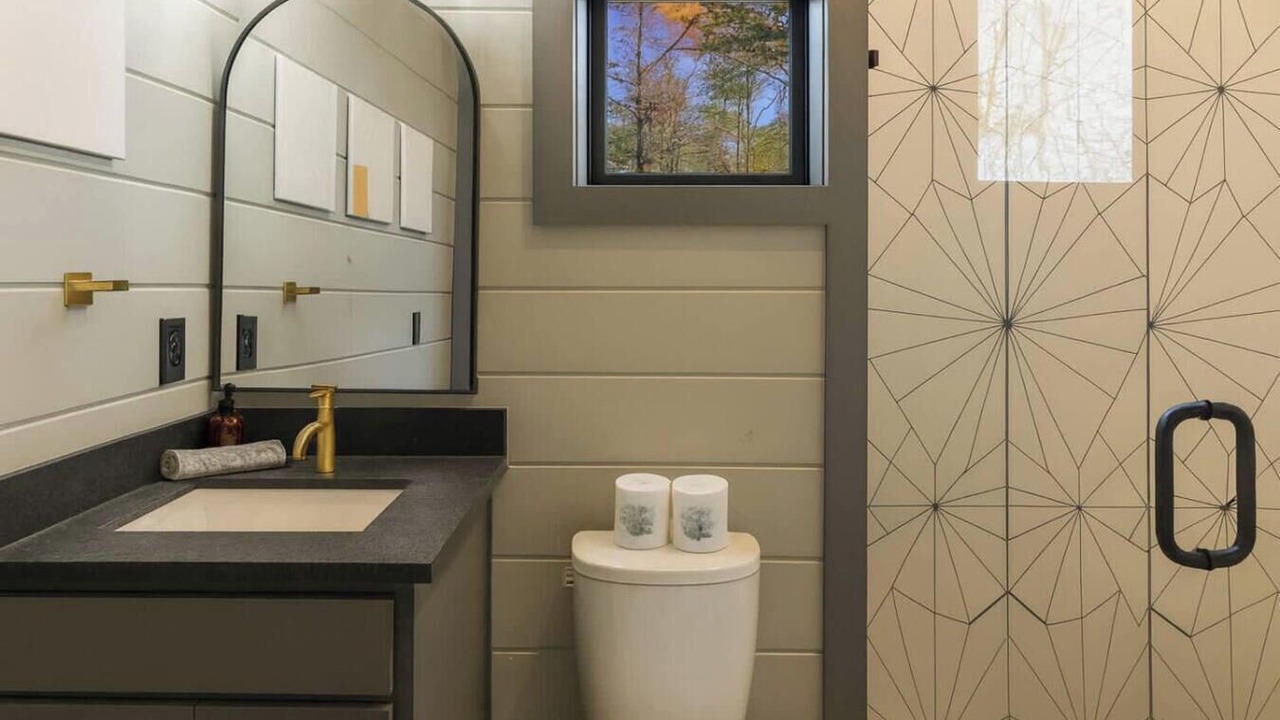 Photo of Bathroom in Broken Bow