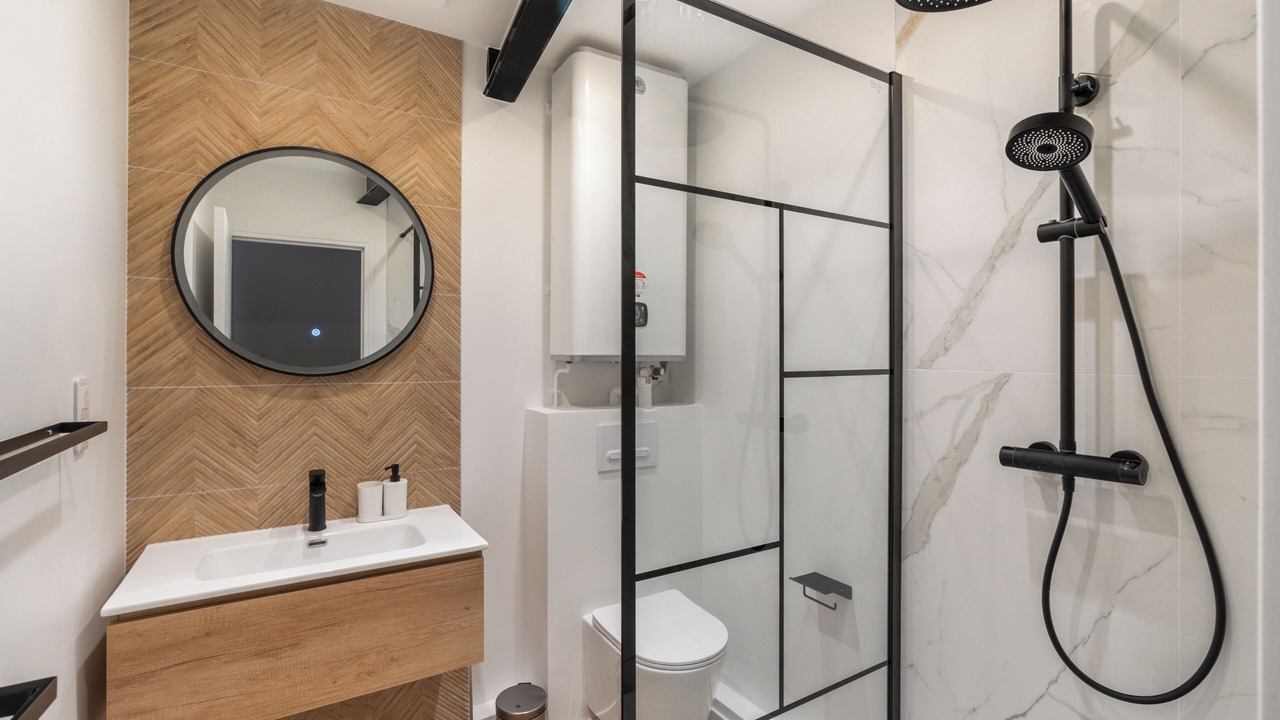 Photo of Bathroom in Quartier des Grandes-Carrieres