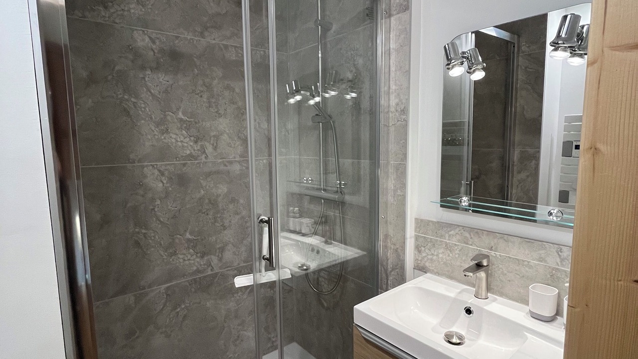 Photo of Bathroom in Hotonnes