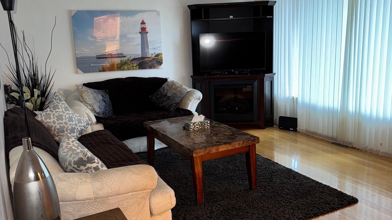 Photo of Livingroom in Gonor Station