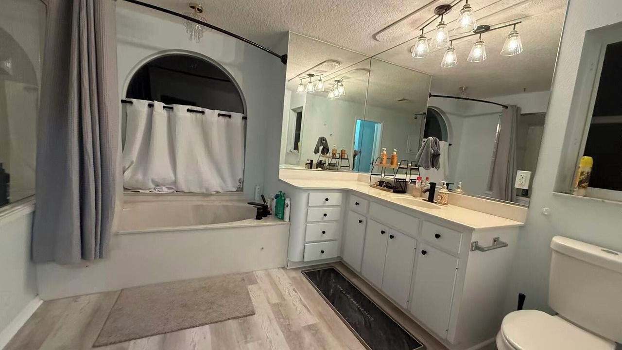 Photo of Bathroom in Venice Gardens