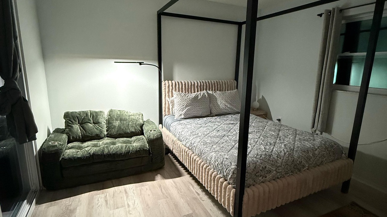 Photo of Bedroom in Venice Gardens