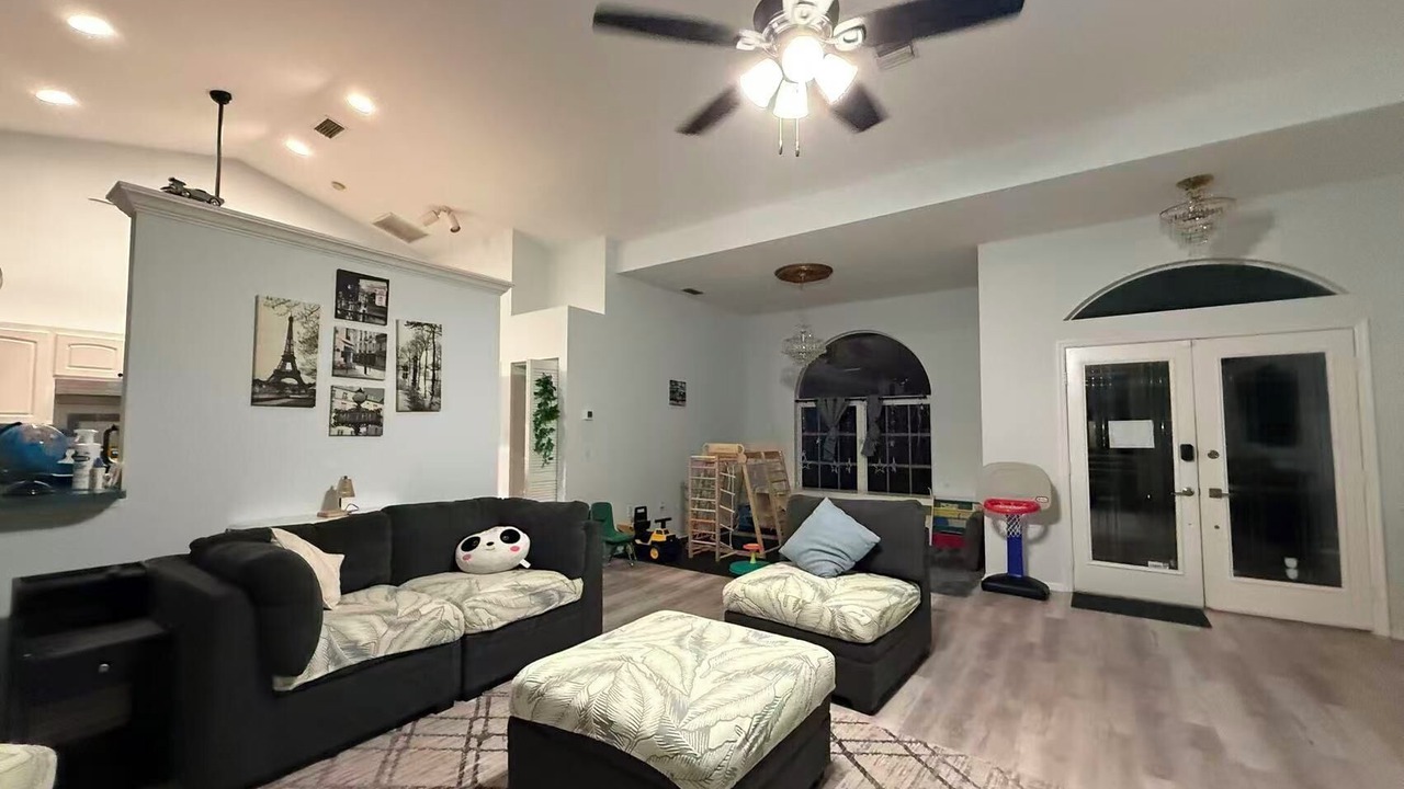 Photo of Livingroom in Venice Gardens