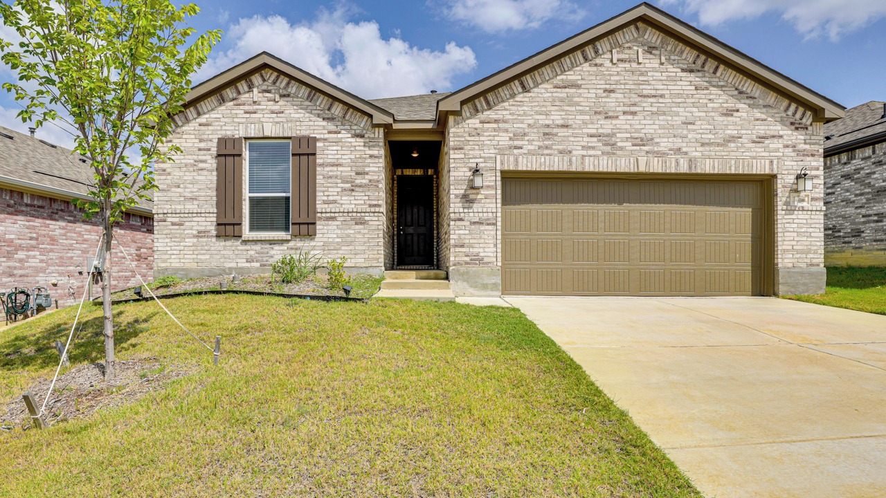 Photo of Outdoor in Aubrey