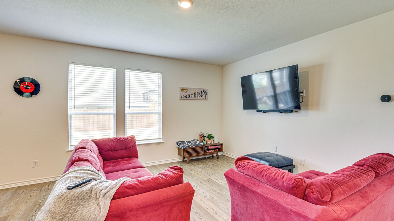 Photo of Livingroom in Aubrey