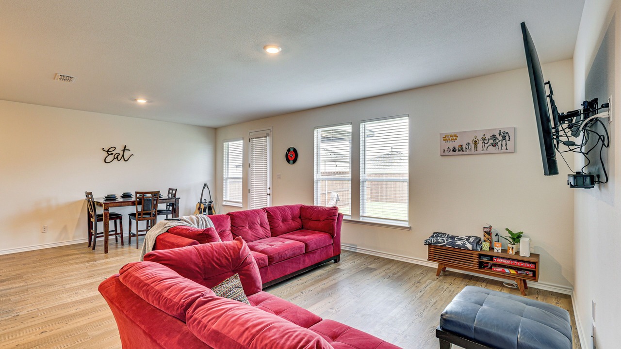 Photo of Livingroom in Aubrey