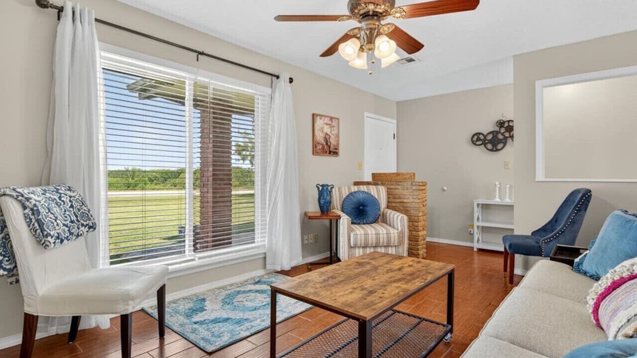 Photo of Livingroom in Bartlesville