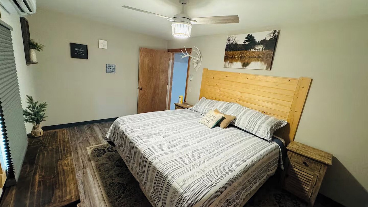 Photo of Bedroom in Sulphur