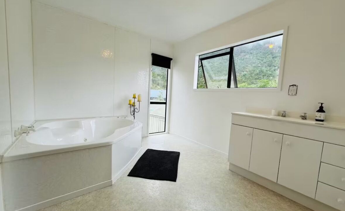 Photo of Bathroom in Whangarei Heads