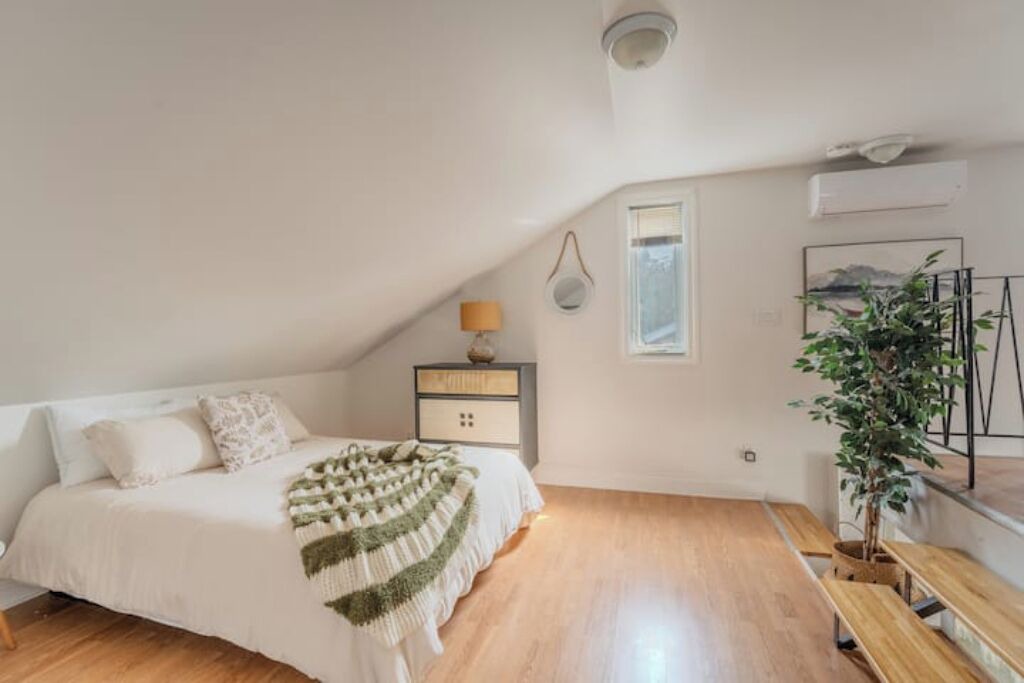 Photo of Bedroom in Louiseville