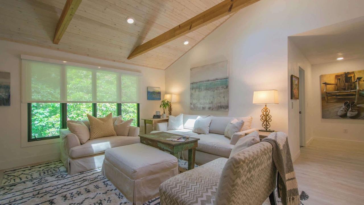 Photo of Livingroom in Hendersonville