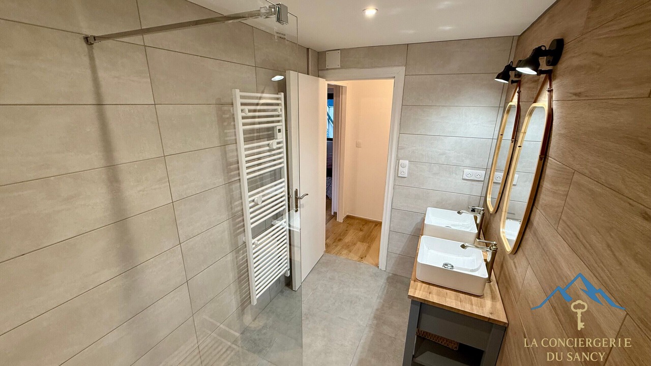 Photo of Bathroom in Mont-Dore