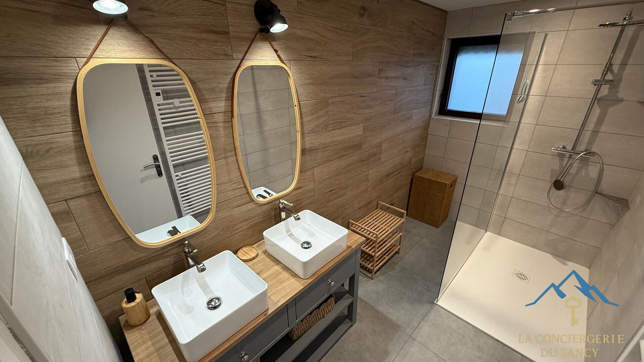 Photo of Bathroom in Mont-Dore