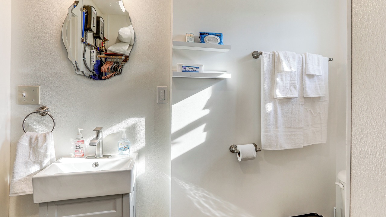 Photo of Bathroom in Dogwood Park