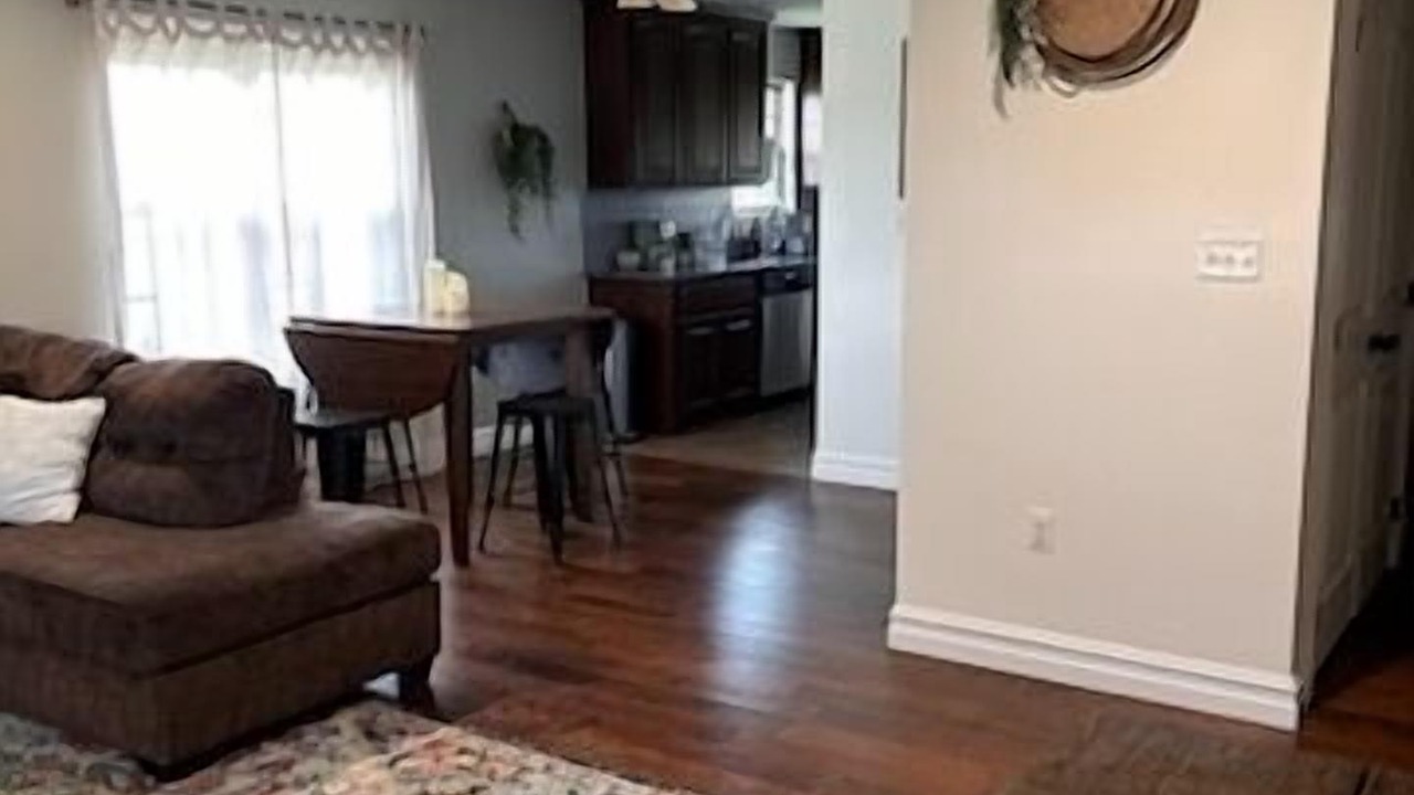 Photo of Livingroom in Pryor