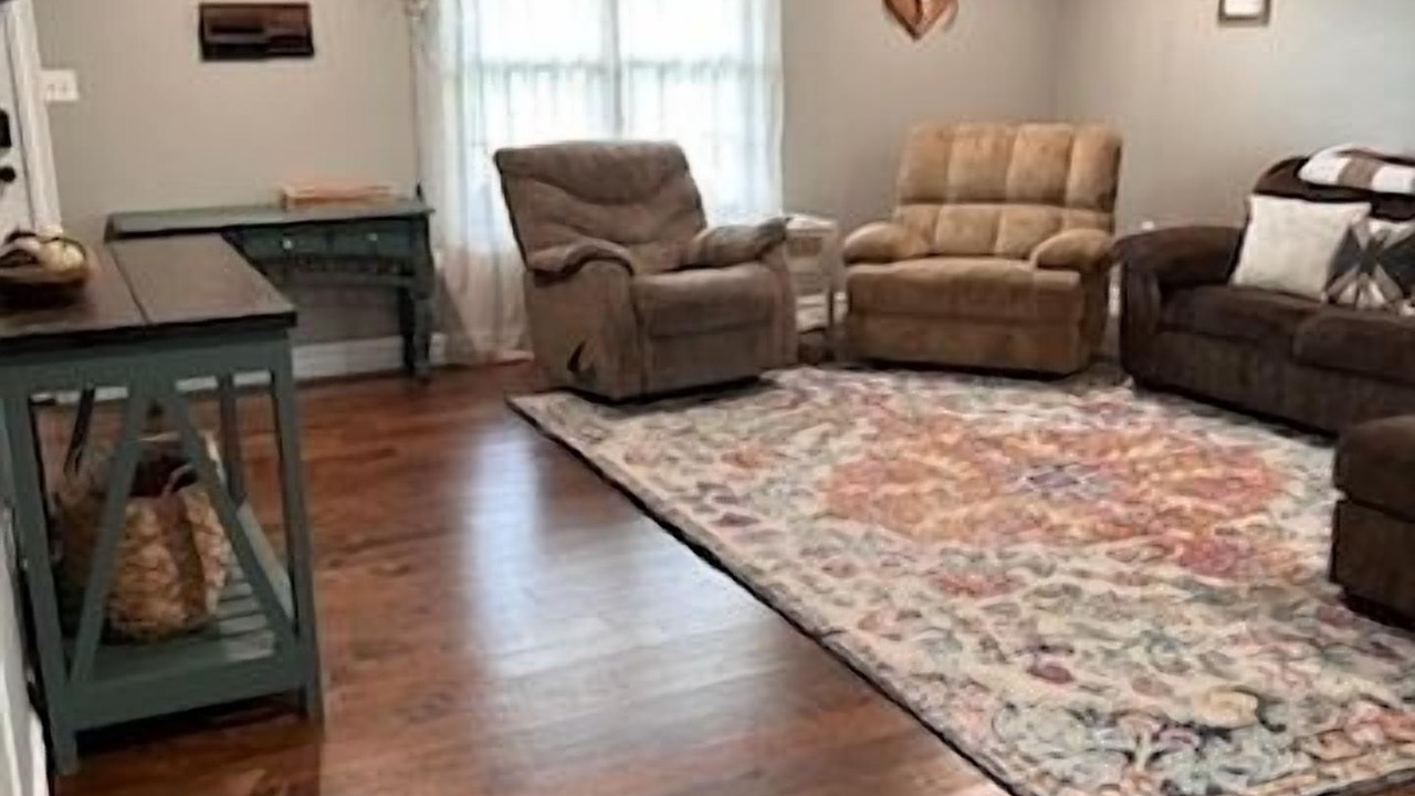 Photo of Livingroom in Pryor