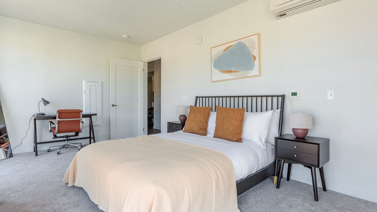 Photo of Bedroom in Downtown Berkeley