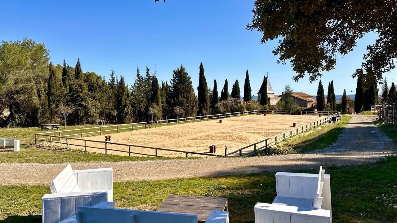 Photo of Others in Quarante