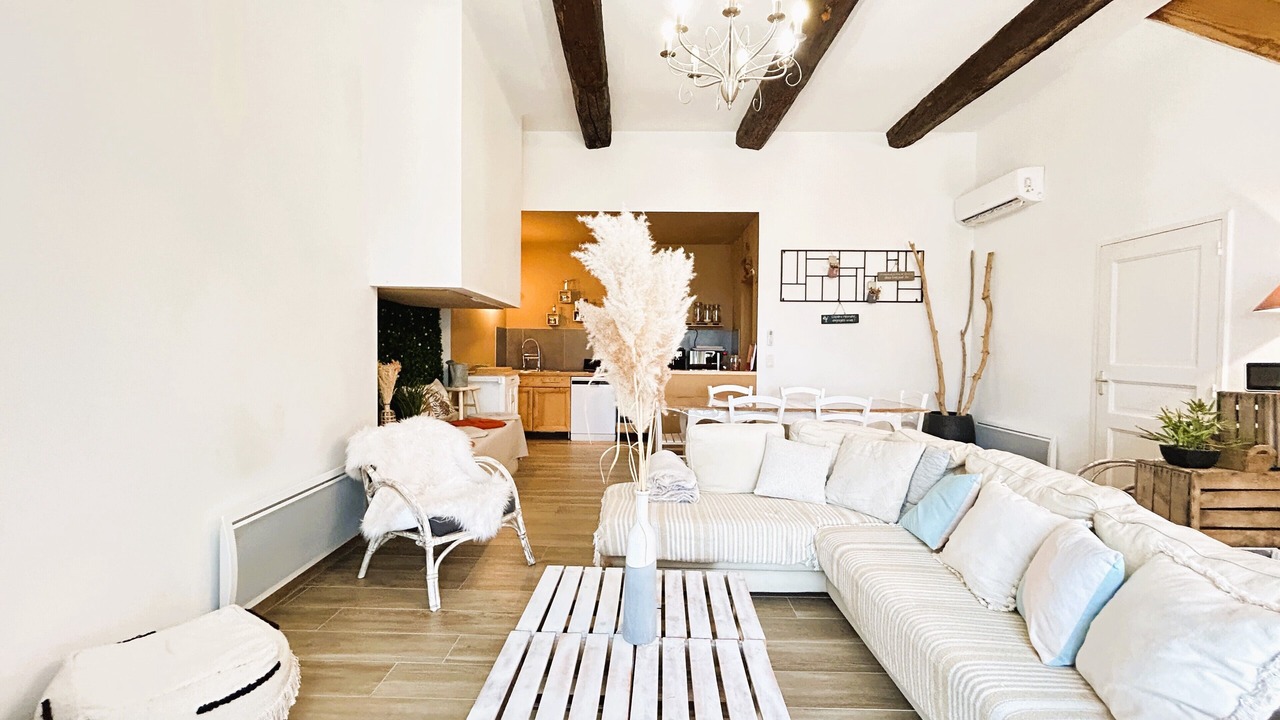 Photo of Livingroom in Quarante