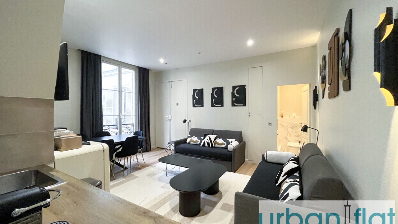 Photo of Livingroom in 8th Arrondissement