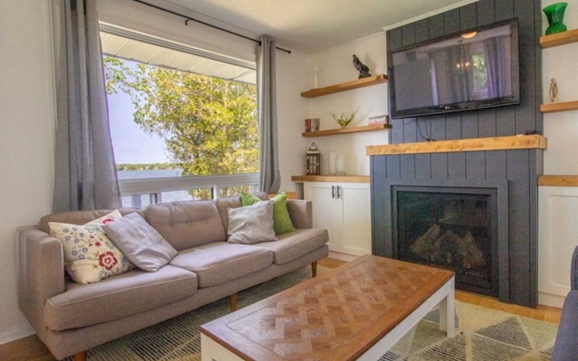 Photo of Livingroom in Scugog