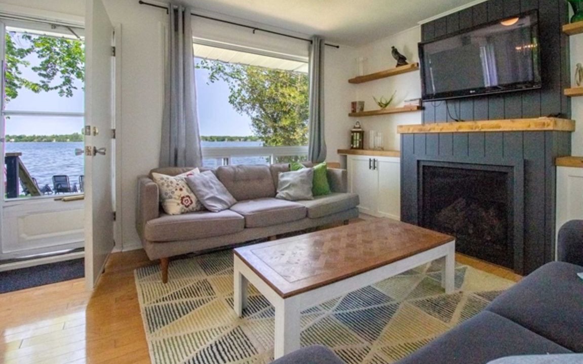 Photo of Livingroom in Scugog