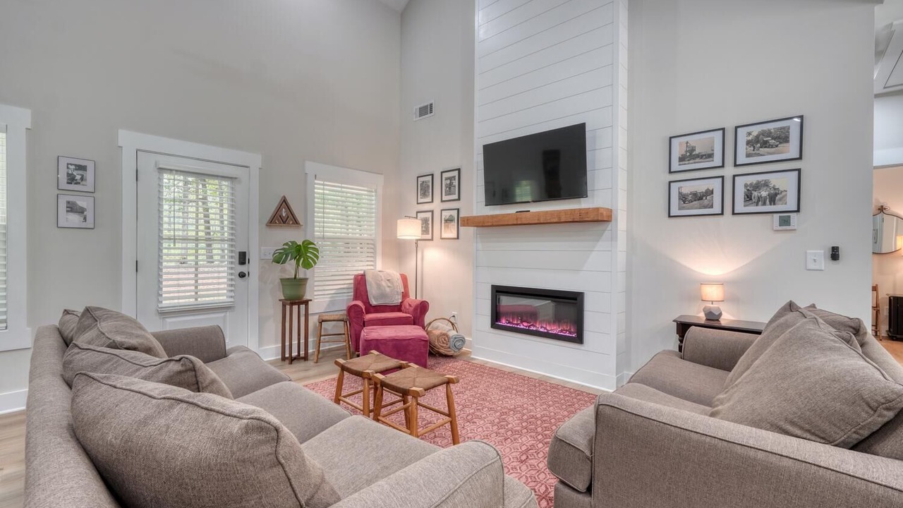 Photo of Livingroom in Dahlonega