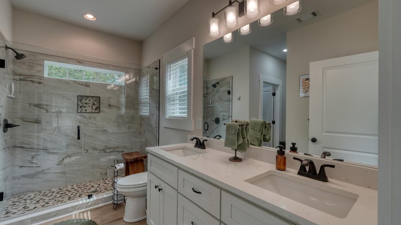 Photo of Bathroom in Dahlonega