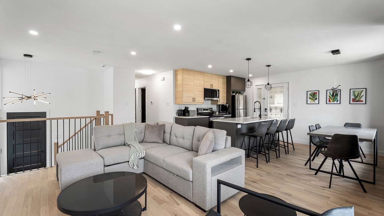 Photo of Livingroom in Longueuil