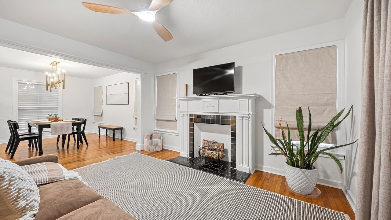 Photo of Livingroom in Bay Area