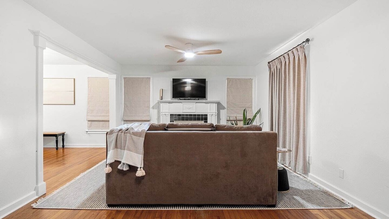 Photo of Livingroom in Bay Area