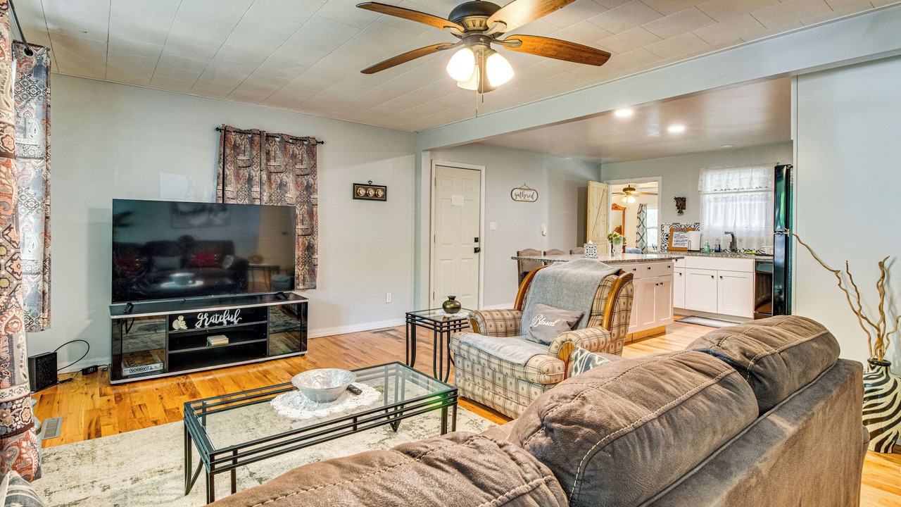 Photo of Livingroom in Mammoth Spring