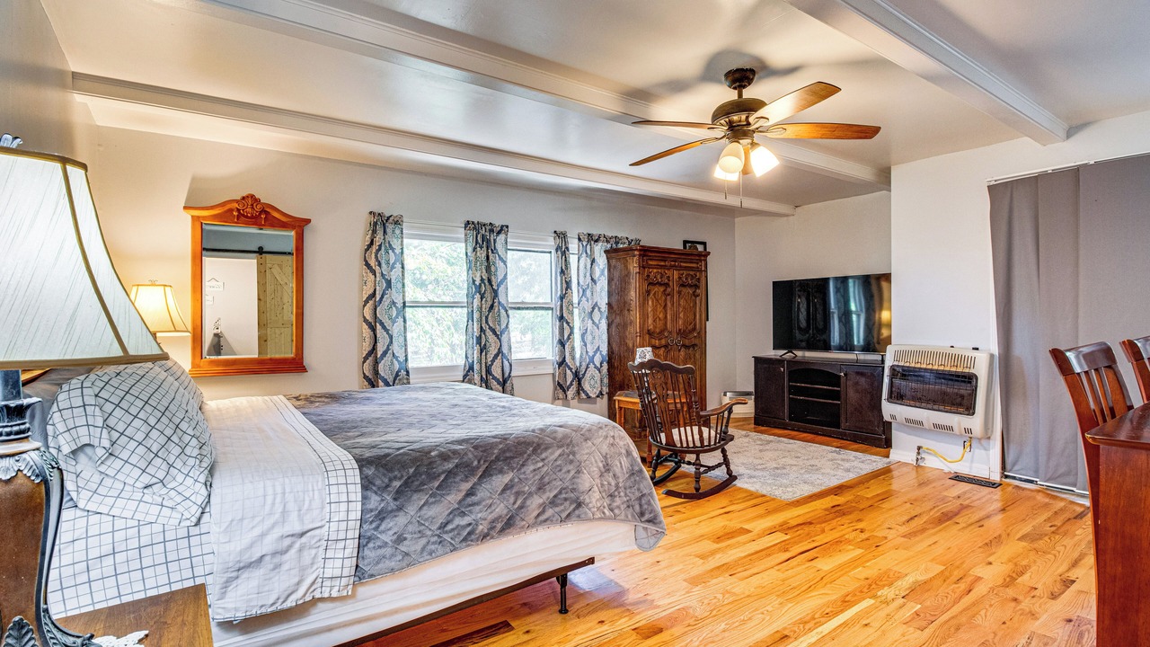 Photo of Bedroom in Mammoth Spring