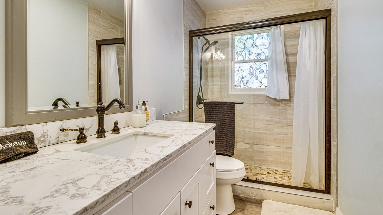 Photo of Bathroom in Mammoth Spring