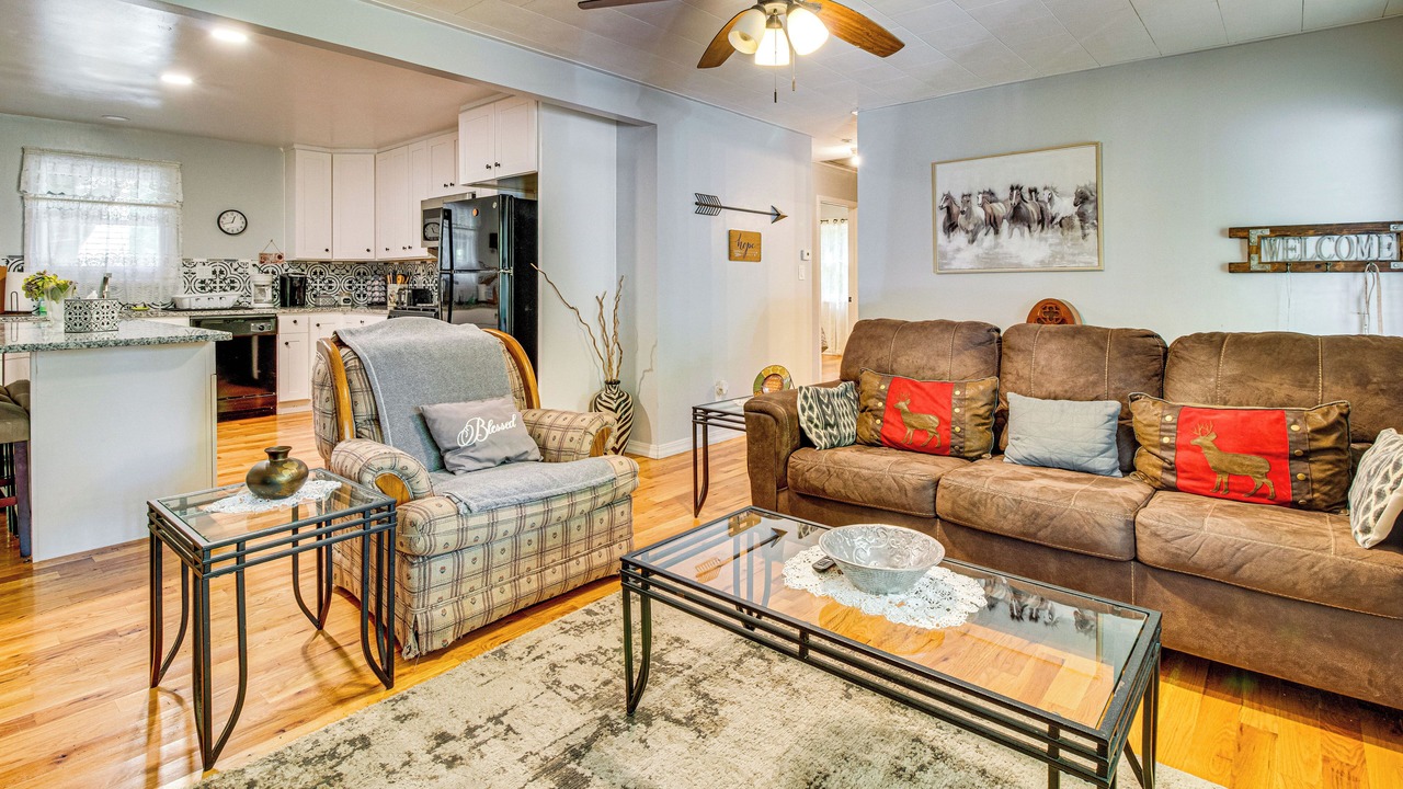 Photo of Livingroom in Mammoth Spring