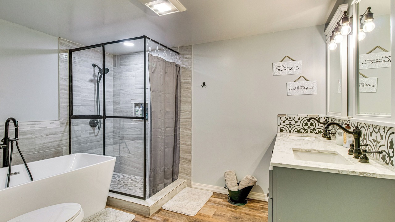 Photo of Bathroom in Mammoth Spring
