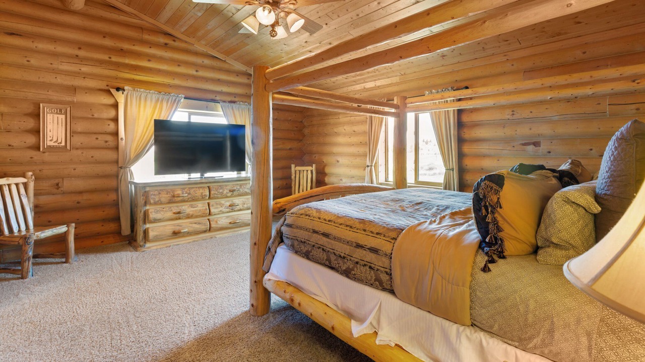 Photo of Bedroom in Divide