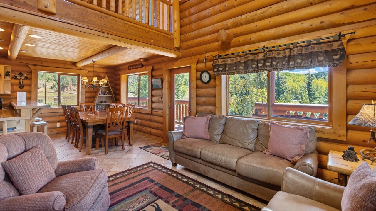 Photo of Livingroom in Divide