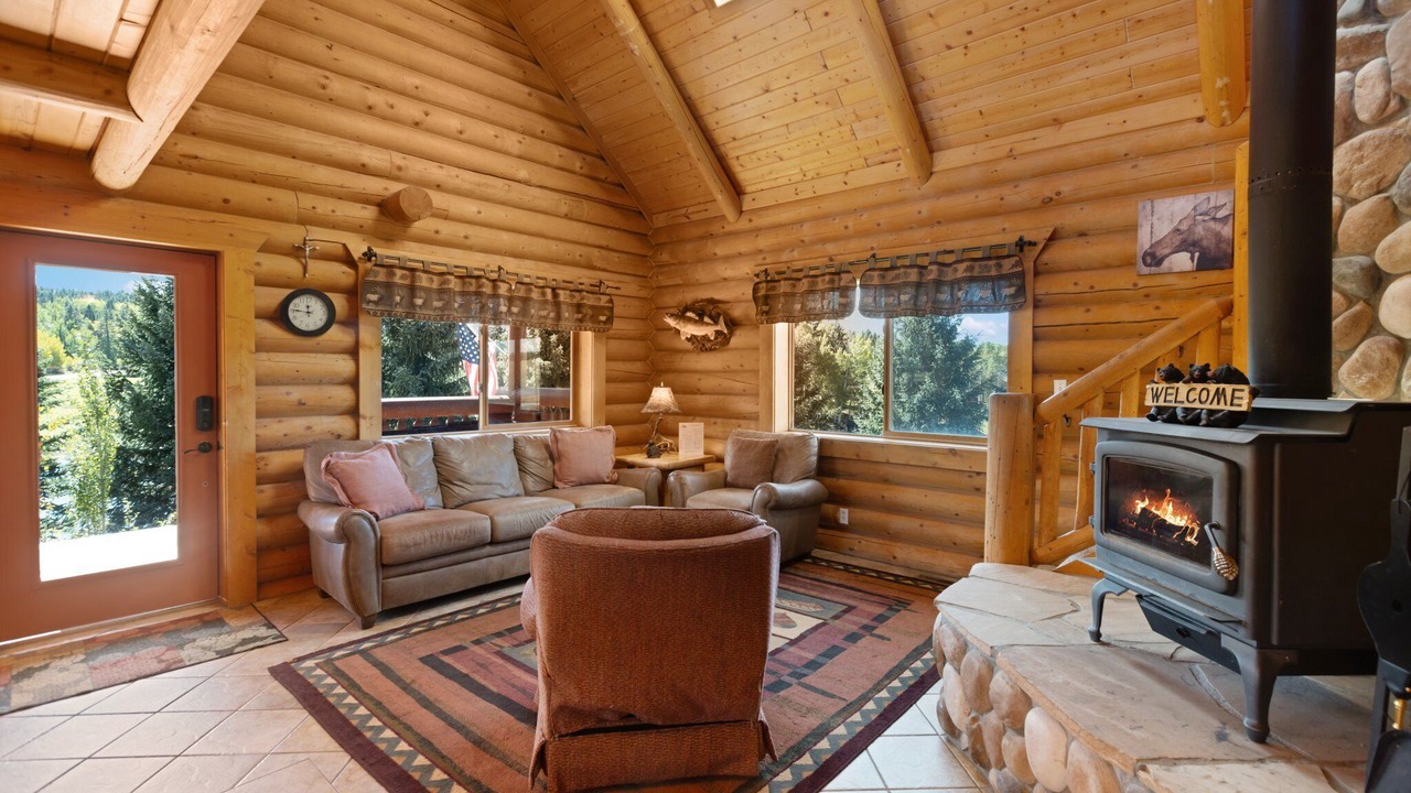 Photo of Livingroom in Divide