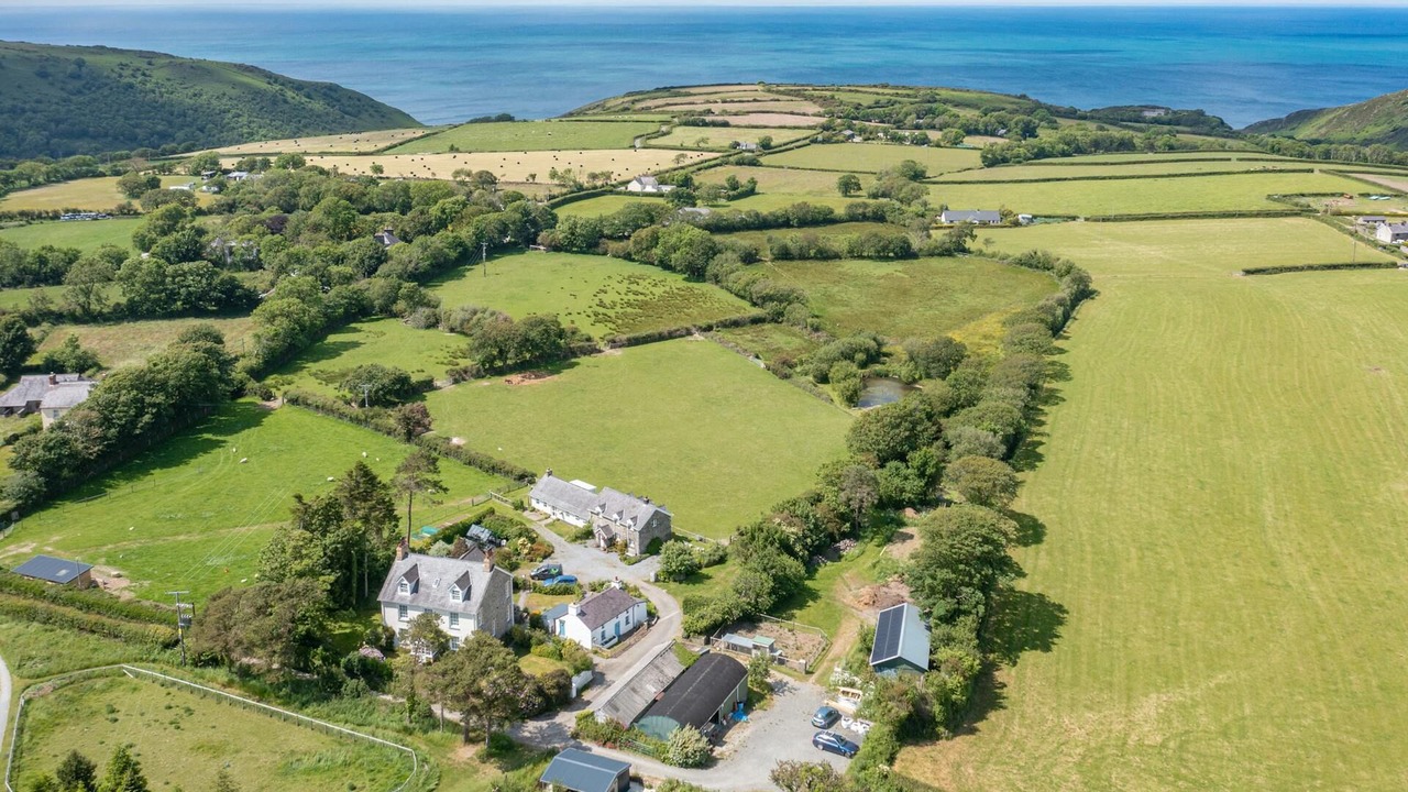 Photo of Others in Llandyssiliogogo