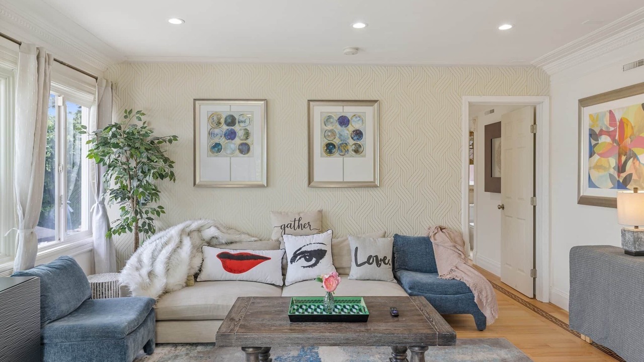 Photo of Livingroom in Westlake