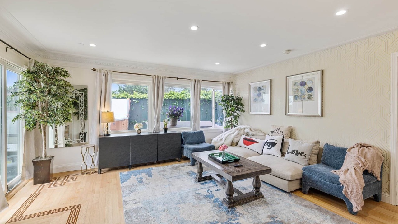 Photo of Livingroom in Westlake