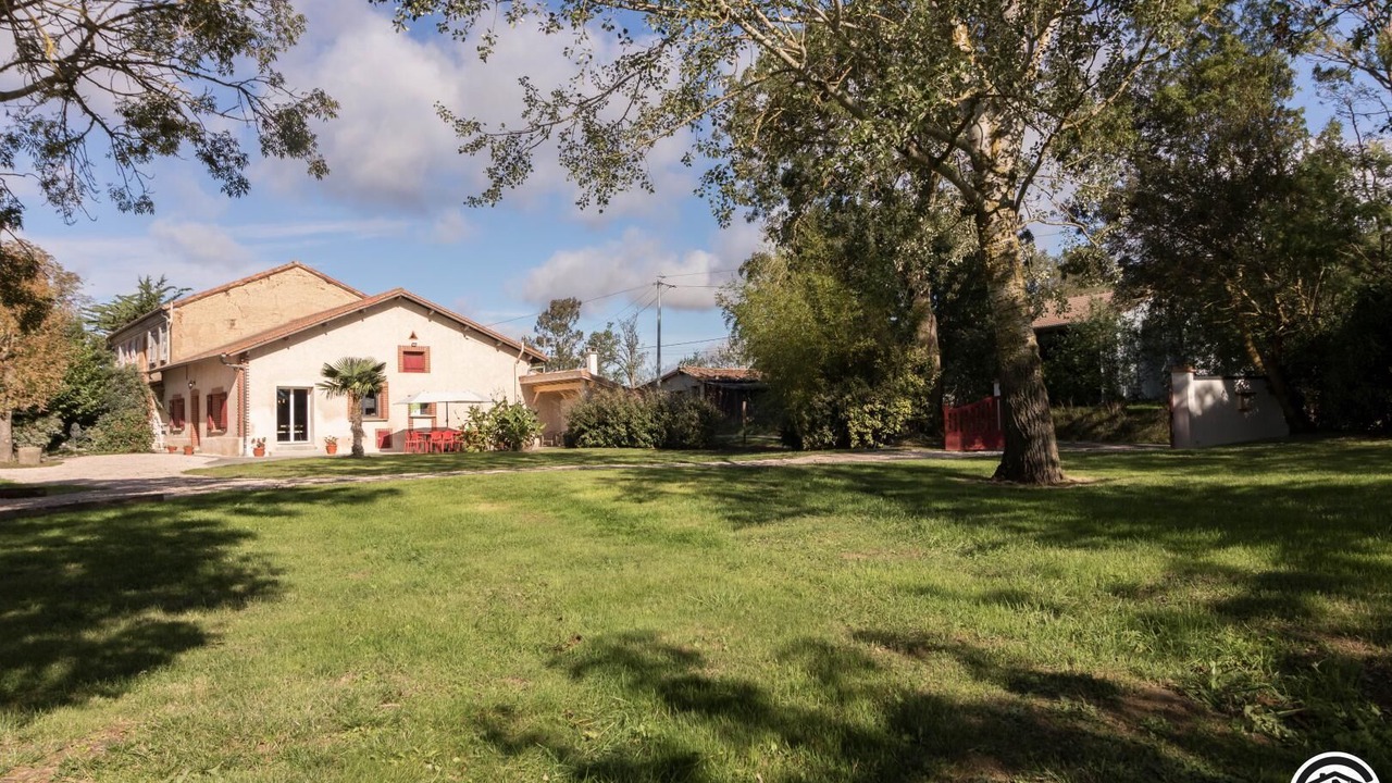 Photo of Outdoor in Lahage