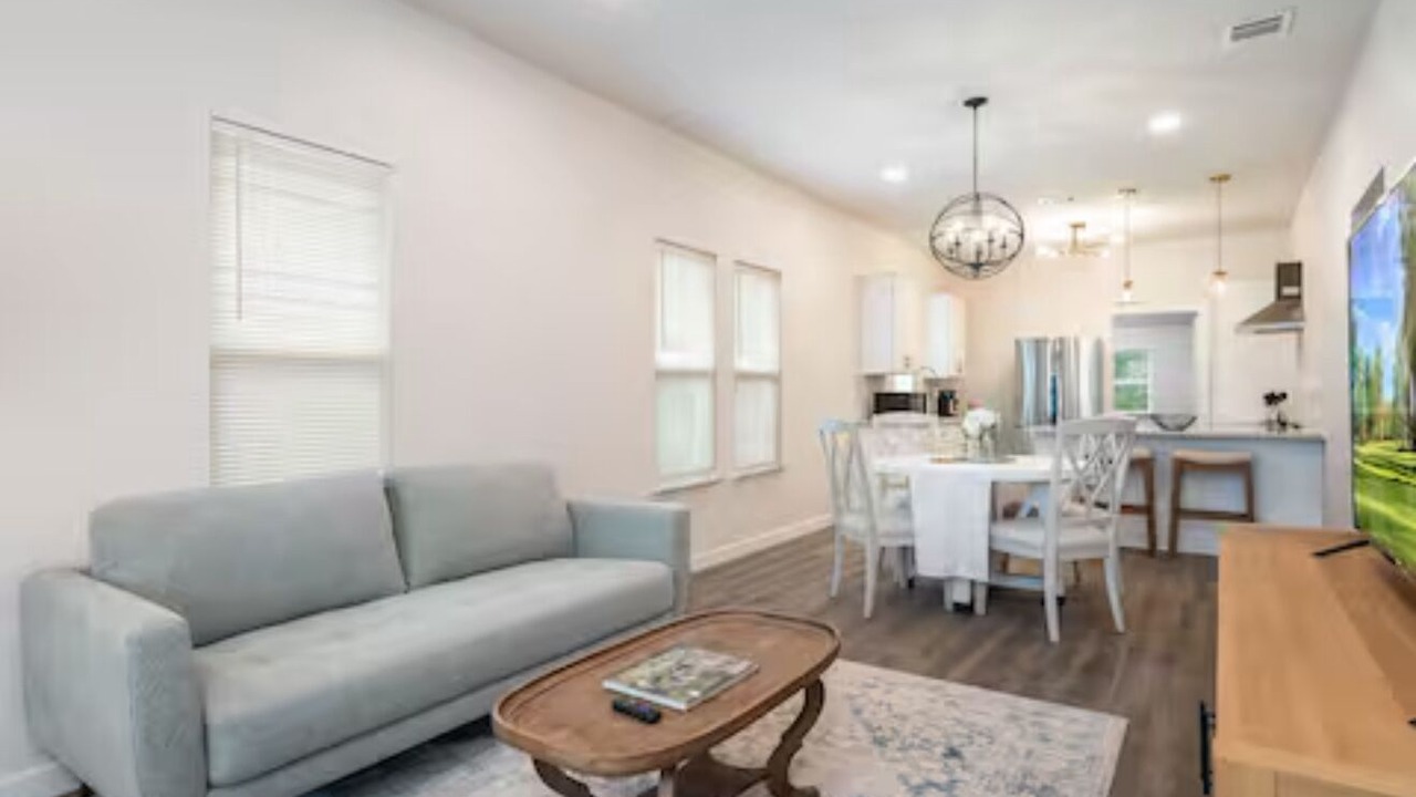 Photo of Livingroom in Government Hill