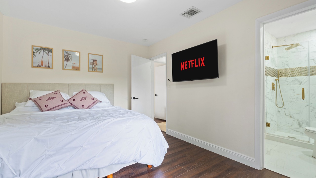 Photo of Bedroom in Oakland Park